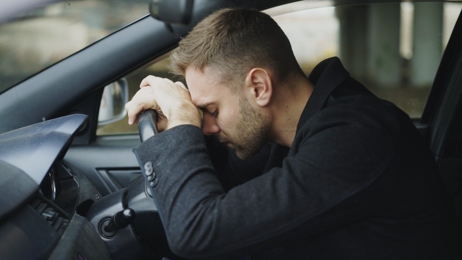 how to overcome vertigo while driving​